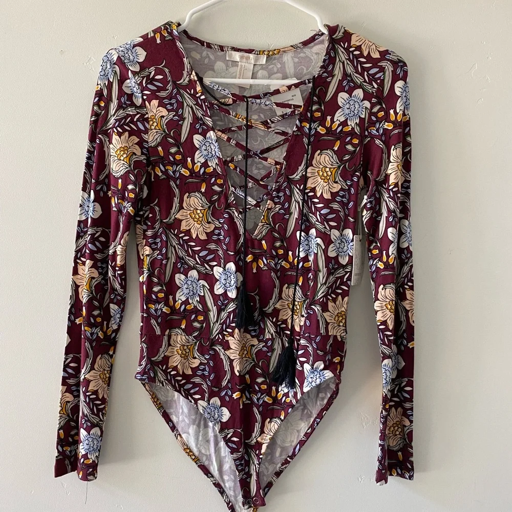 FLORAL BODYSUIT LONG SLEEVE WITH TASSELS. NEVER WORN. NWT. - Picture 4 of 9